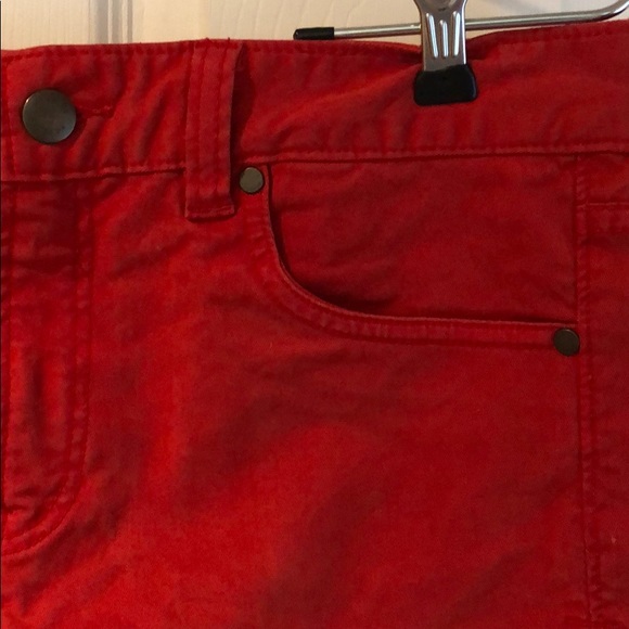 Red shorts - Picture 2 of 3